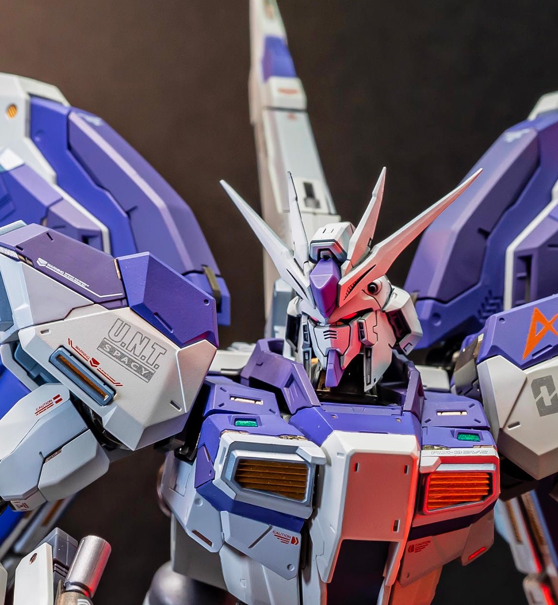 MG RX - 93 - ν2 Hi - v Gundam Head GK Kit - Takara Model Studio